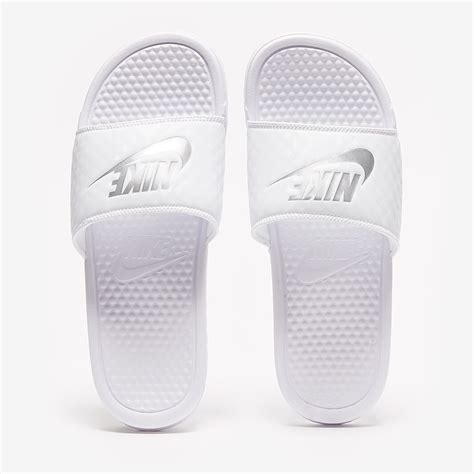 nike benassi weiß damen|Amazon.com: Nike Womens Benassi Slides.